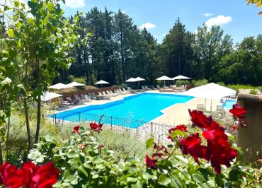 Vue piscine entièrement rénovée