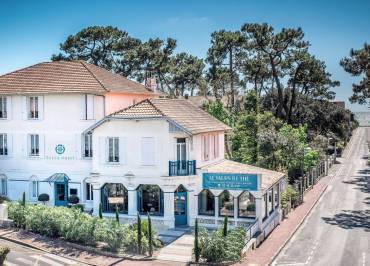 Vue façade Hôtel La Villa Ouest