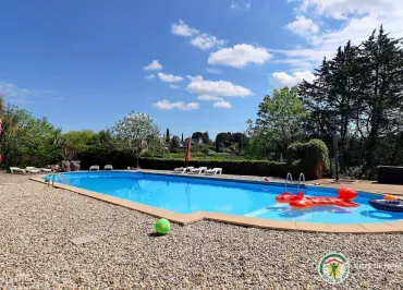 Le Mas Boyer, grand parc arboré, belle piscine commune 