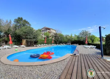 Le Mas Boyer avec grand parc arboré et piscine commune