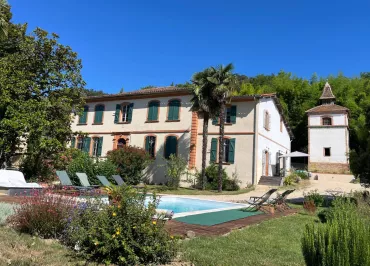 Piscine (non chauffée) avec accessibilité PMR fauteuil