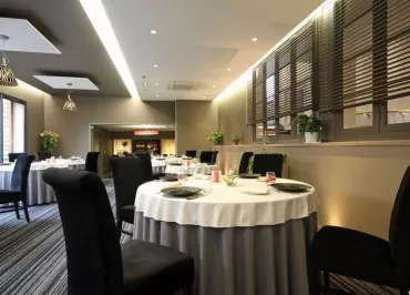 Hôtel-Restaurant Le Dauphin de L'Aigle