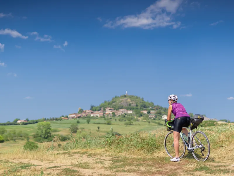 À vélo en dessous de La Vierge de Monton