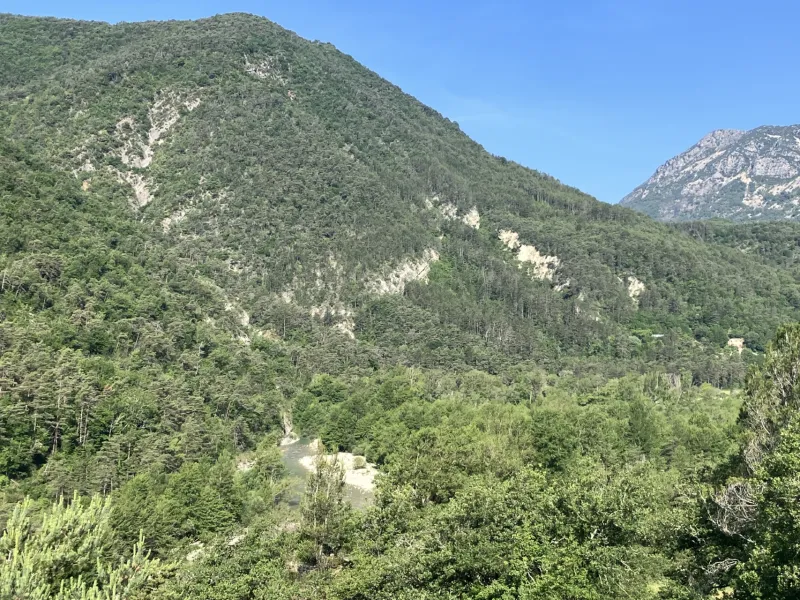 L'Estéron se faufile 