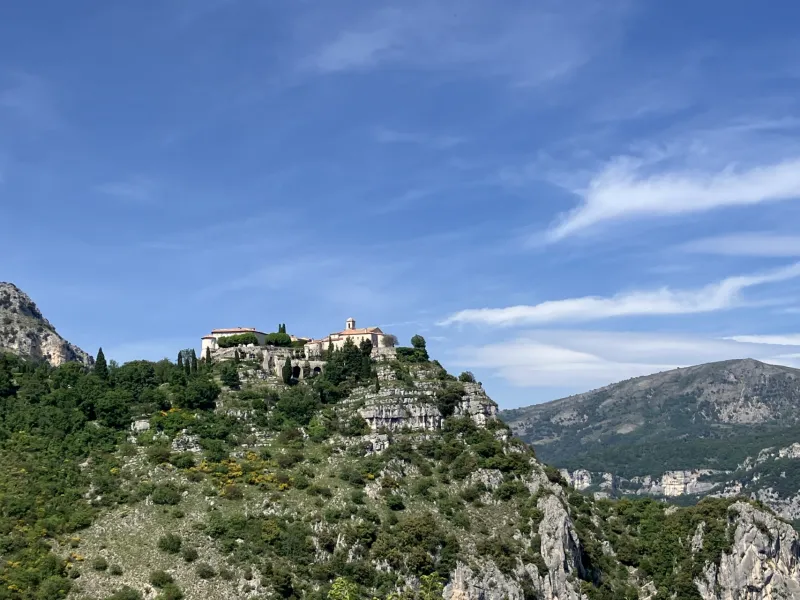 Gourdon vue depuis la D3 vers Grasse