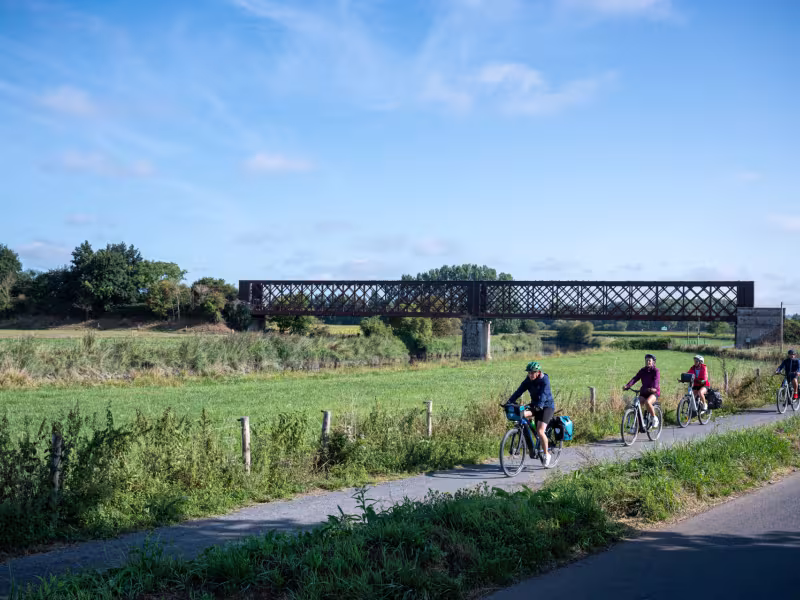 Ancien pont Pontaubault à vélo