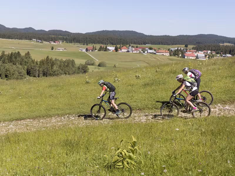 Chapelle des Bois à VTT