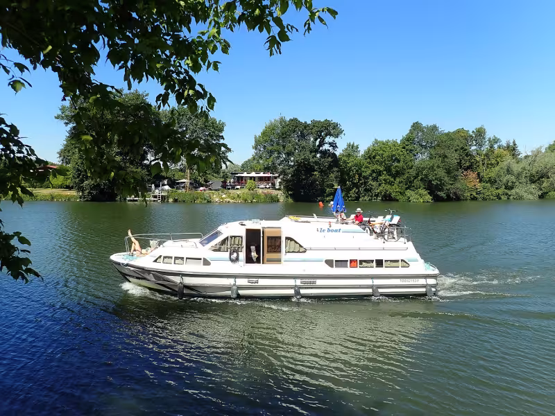 Bateau de plaisance fluviale sur la Saône