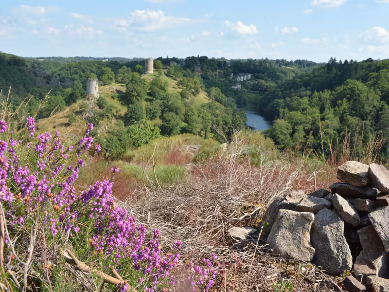 Rocher de la Fileuse à Crozant, la Creuse à vélo