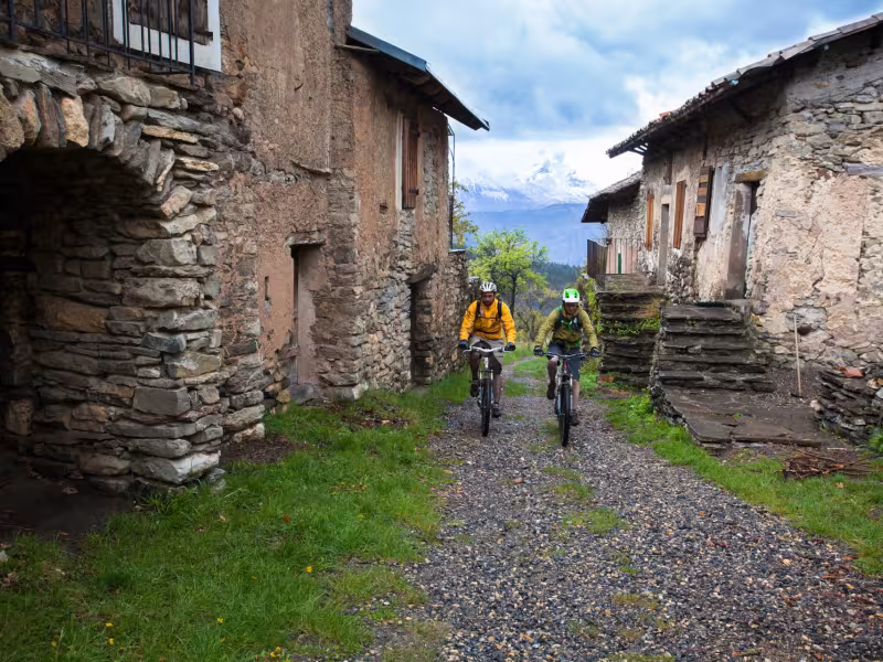 Hameau sur la Grande Traversée VTT L'Alpes Provence