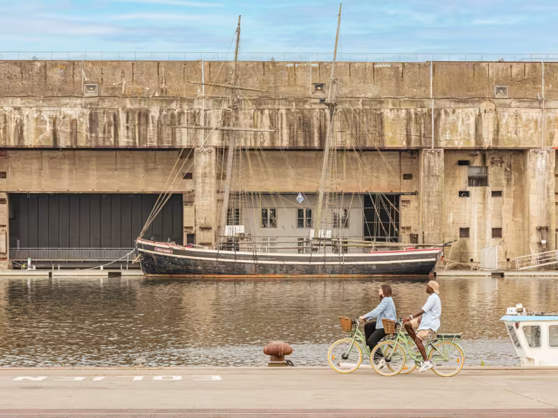 Balade à vélo à côté de la base sous-marine de Saint-Nazaire