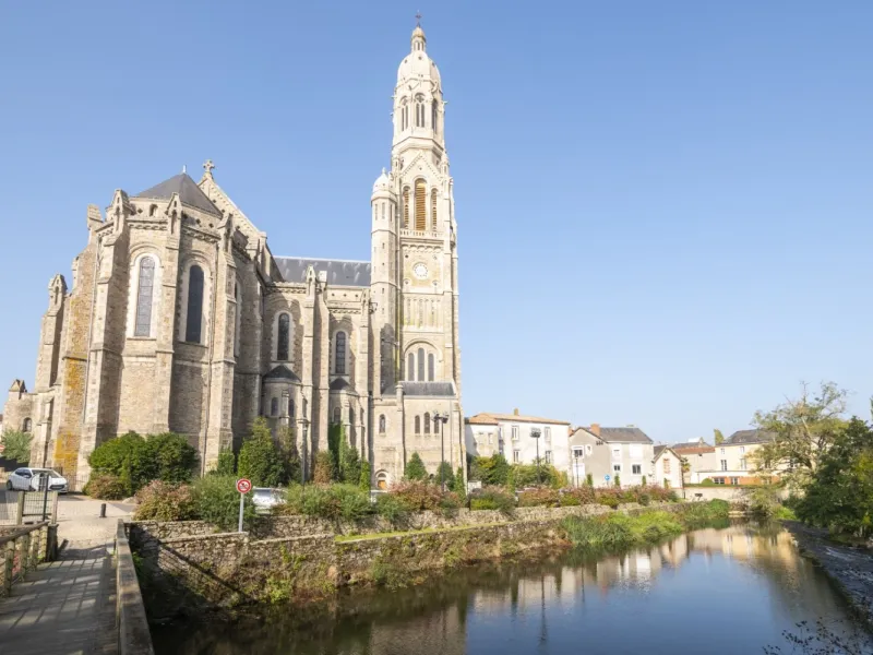 Basilique de Saint-Laurent-sur-Sèvre