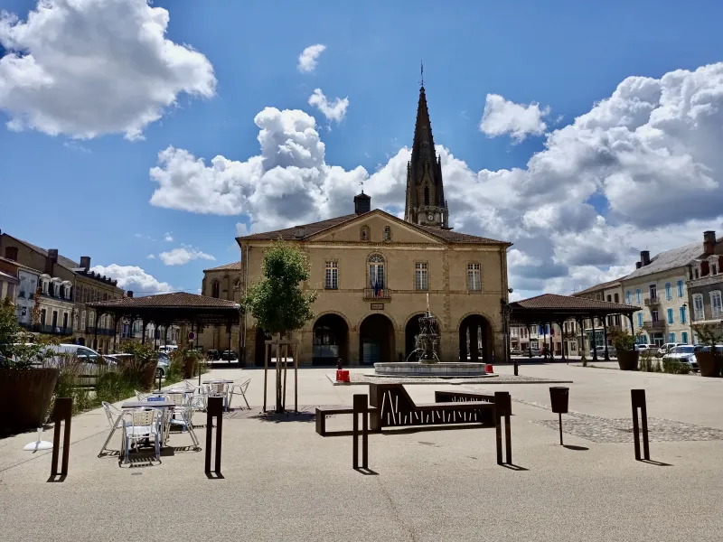 La place de Trie-sur-Baïse
