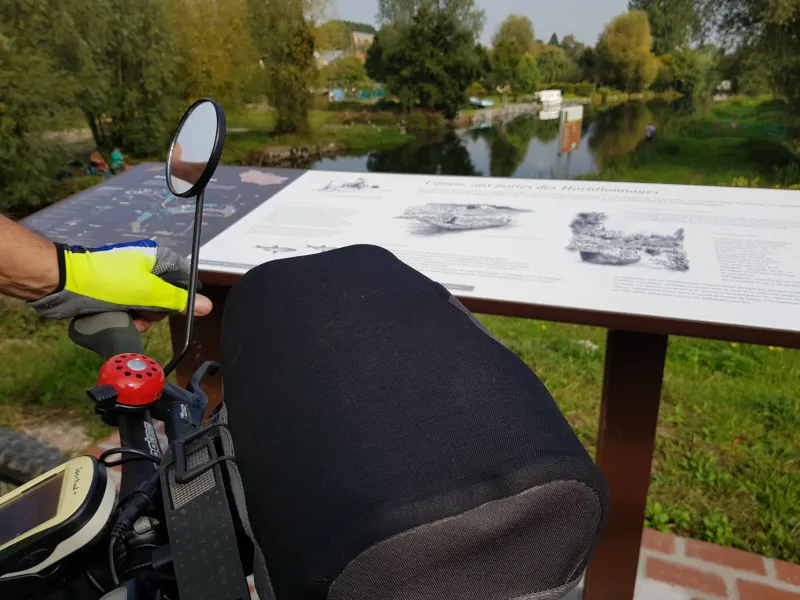 Table d'interprétation au village de Camon