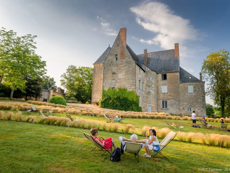 Diners sur l'herbe au Musée Balzac