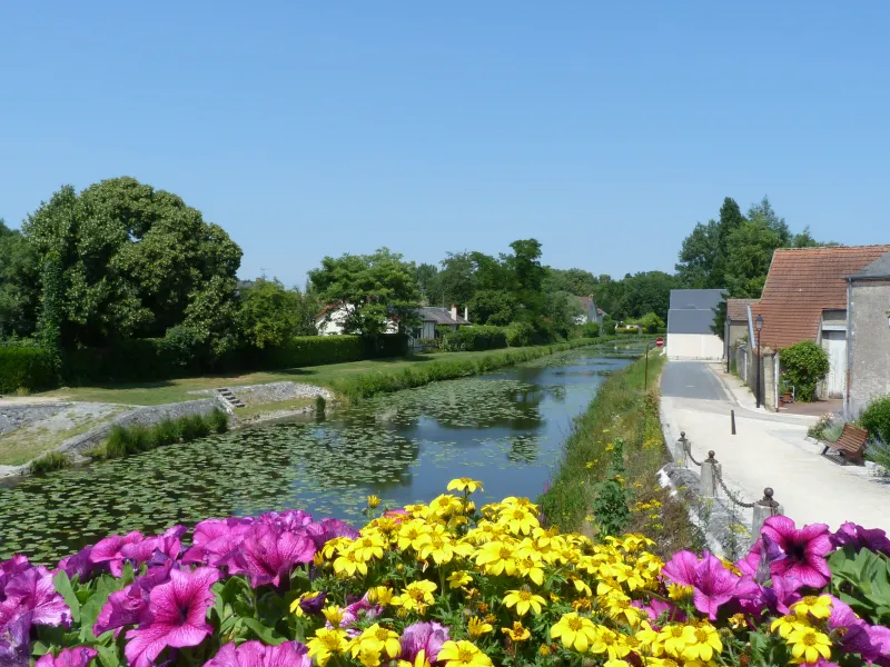 Le canal d'Orléans à Fay aux Loges