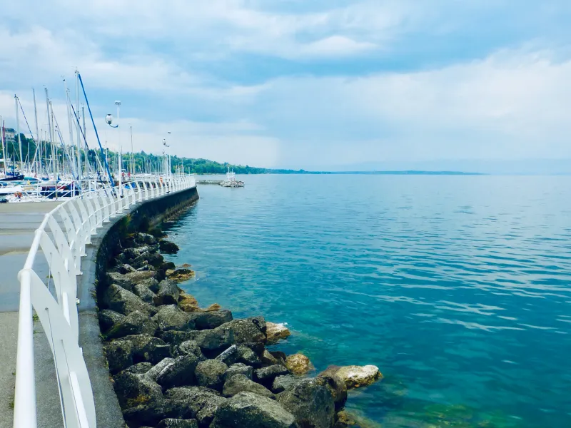 Jetée de Thonon-les-Bains au bord du lac Léman