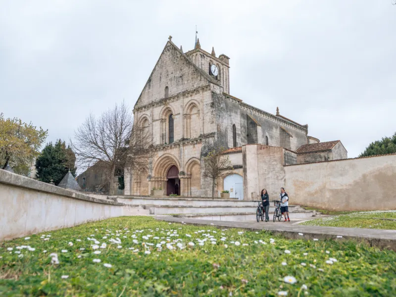 Église de Saint-Savinien - La Flow Vélo