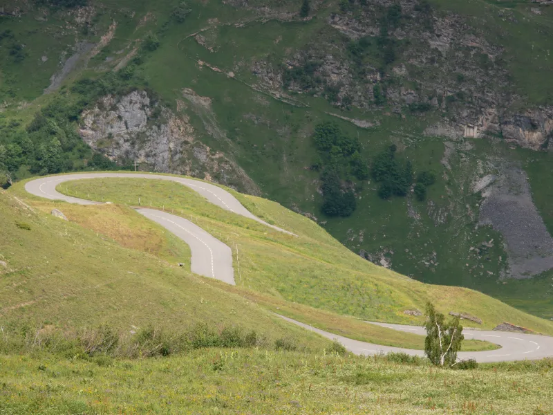Lacets du versant sud du Cormet de Roselend