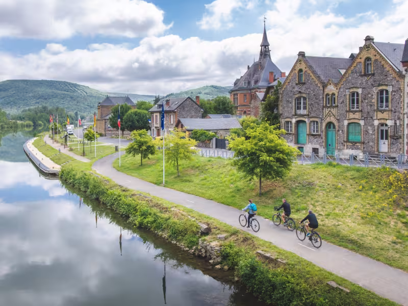 La Meuse à Vélo à la sortie de Haybes