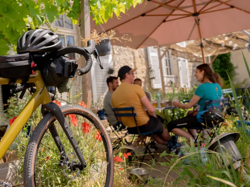 Cyclistes à Malicorne-sur-Sarthe