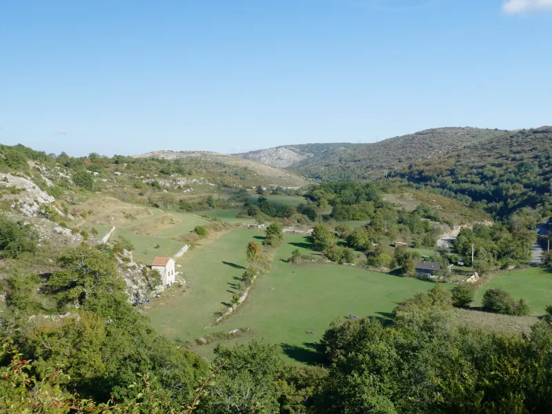Panorama sur les plateaux calcaires des Alpes Maritimes