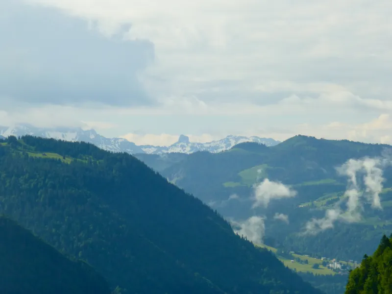 Vue sur la Pierra Menta depuis le Col des Saisies