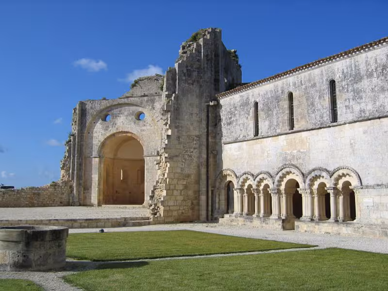 Abbaye de Trizay