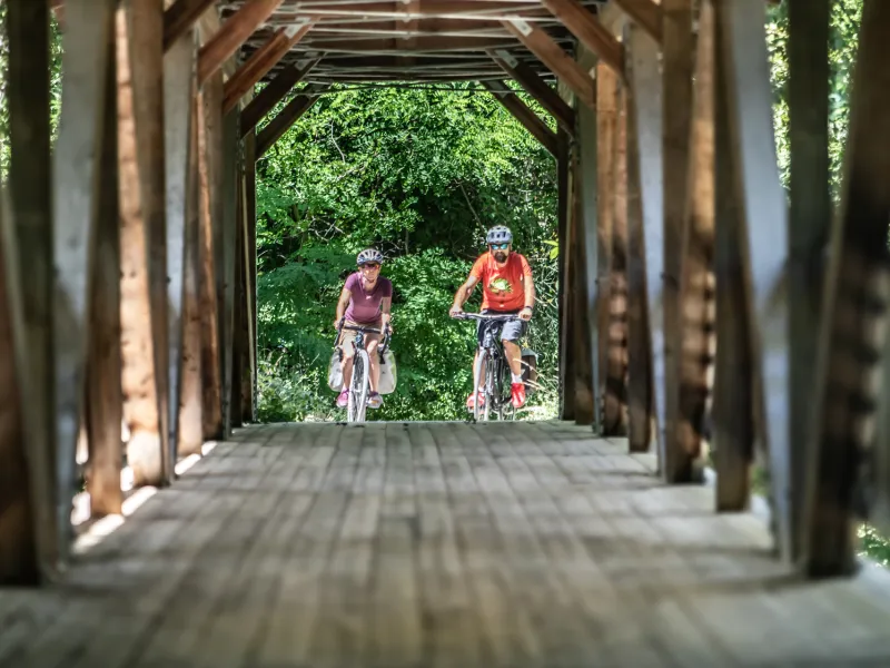 Ancienne passerelle en bois à vélo - Volx