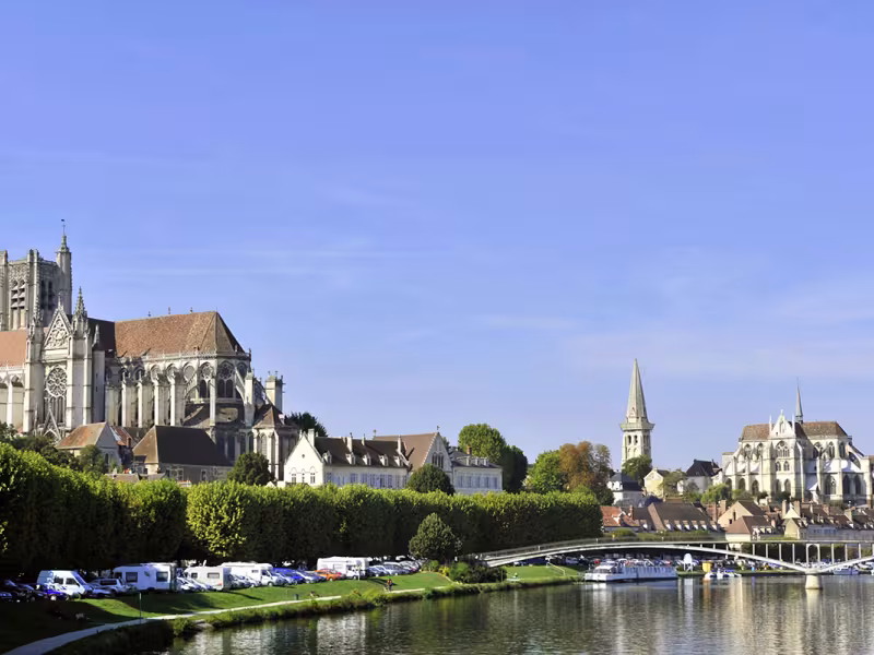 Auxerre, arrivée/départ du Tour de Bourgogne à vélo et du Canal du Nivernais