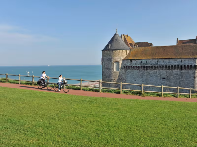 Avenue Verte London-Paris devant le château de Dieppe
