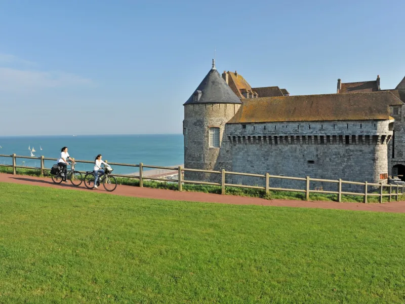 Avenue Verte London-Paris devant le château de Dieppe