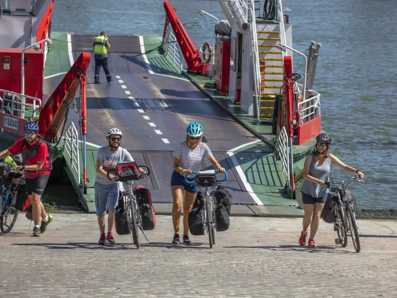 Bac gratuit sur la Seine - La Bouille