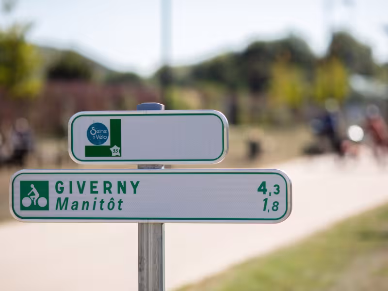 Panneau de signalisation vélo La Seine à Vélo à Giverny