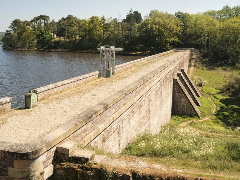 Barrage lac de Vioreau