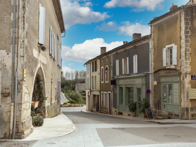 Dans les rues de la bastide de Monségur