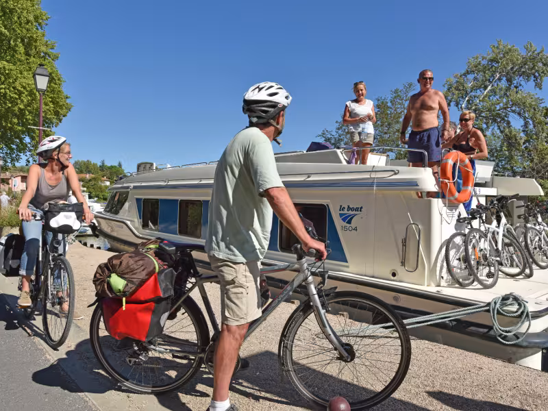 Sur la piste cyclable le long du port de Capestang