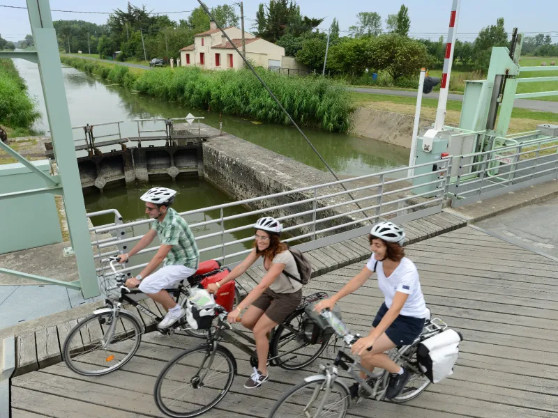 Bazoin à vélo sur La Vélo Francette