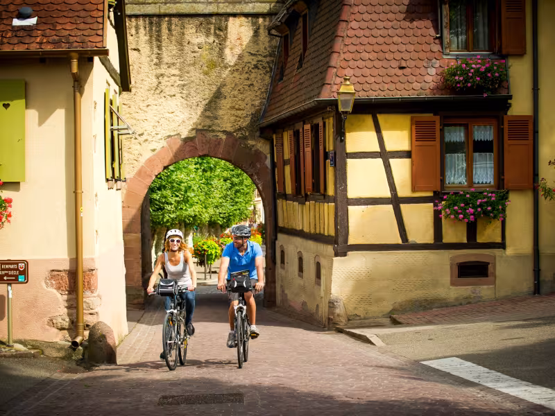 Entrée dans Bergheim sur la Véloroute du Vignoble