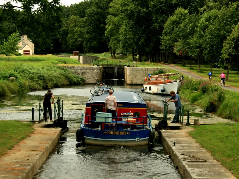 Bief de partage d'Hilvern sur le Canal de Nantes à Brest