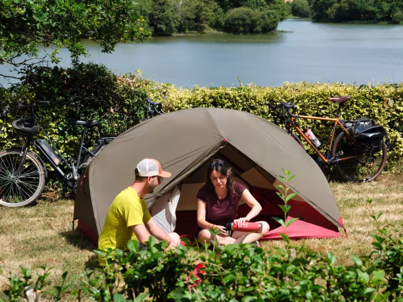 Bivouac au bord de l'eau