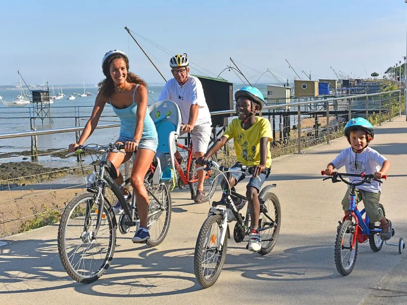 Bord de mer à Saint-Nazaire en vélo en famille