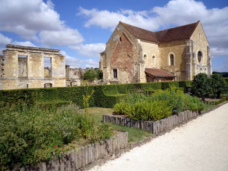 Abbaye de Fontmorigny à Menetou Couture