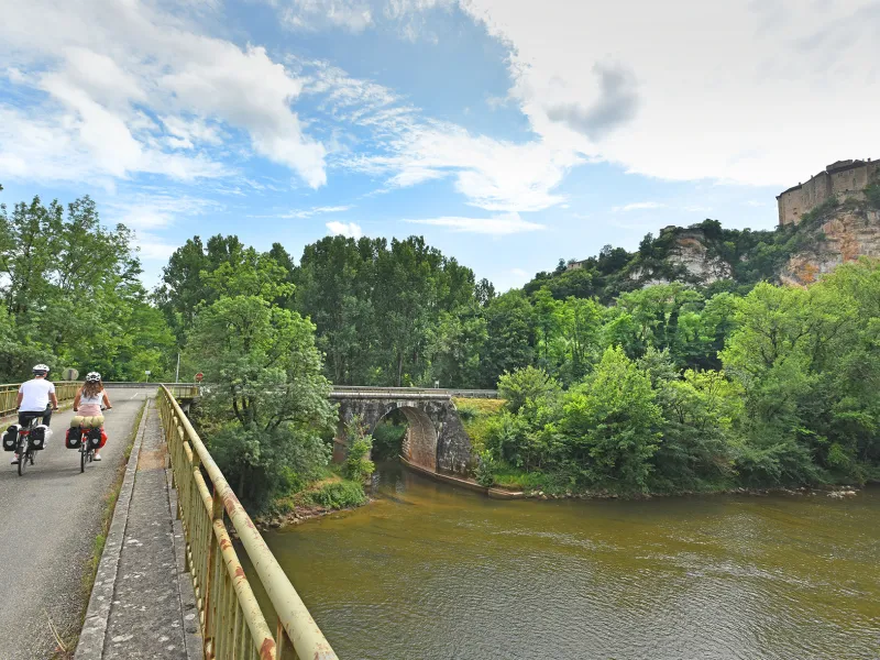 Aux abords de Bruniquel