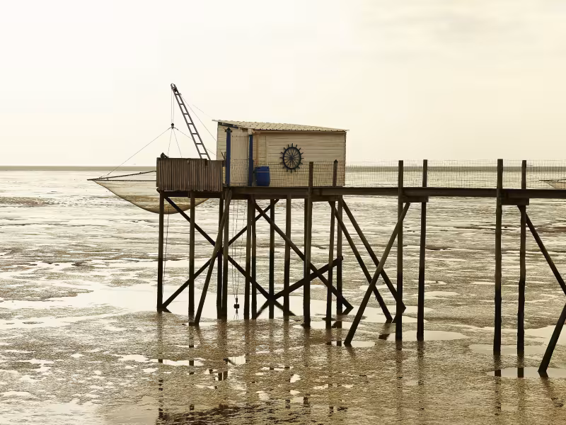 Cabane de carrelets dans la réserve Naturelle du Marais d'Yves