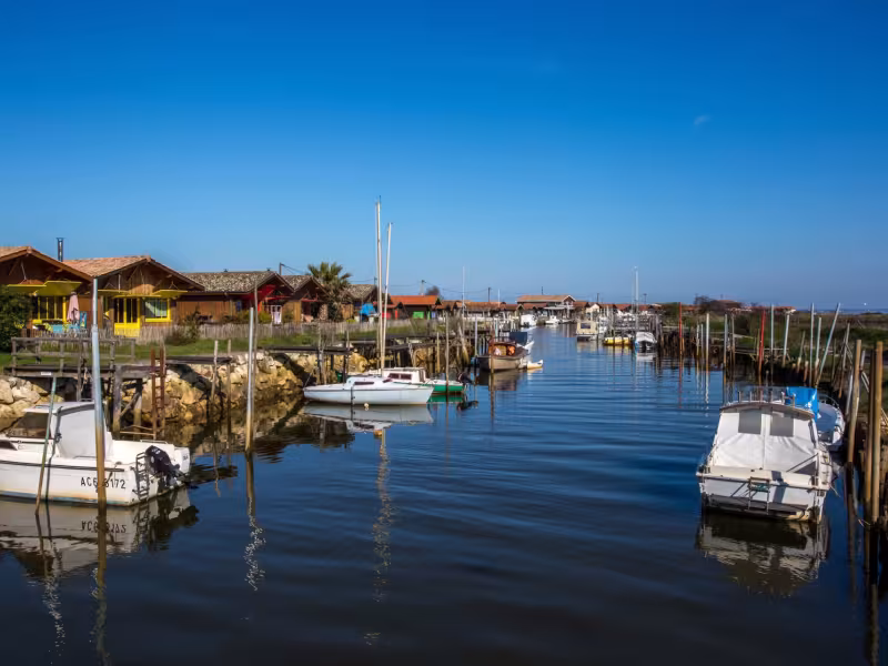 Cabane à huitre au port ostréicole de Gujan-Mestras