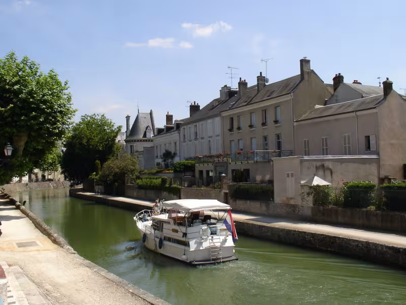 Bateau à Montargis sur le canal de Briare