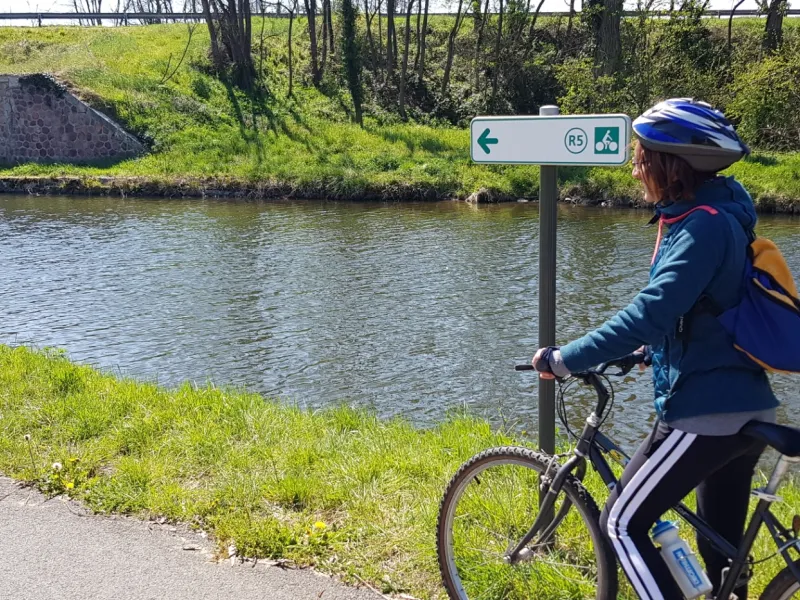 Panneau de la boucle R5 sur La Véloire