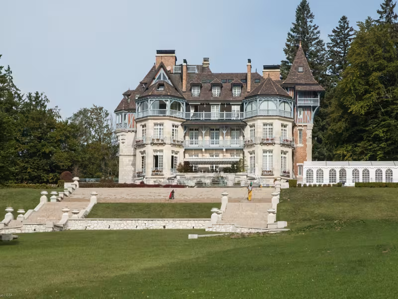 Chateau Des Avenieres au-dessus de Cruseilles