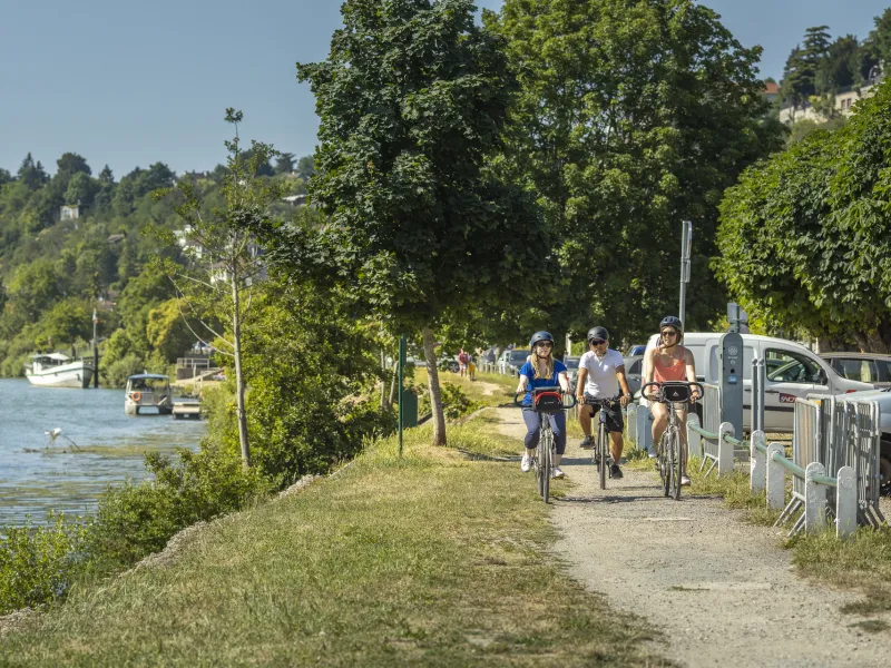 Cyclistes sur le chemin de halage à La Frette-sur-Seine